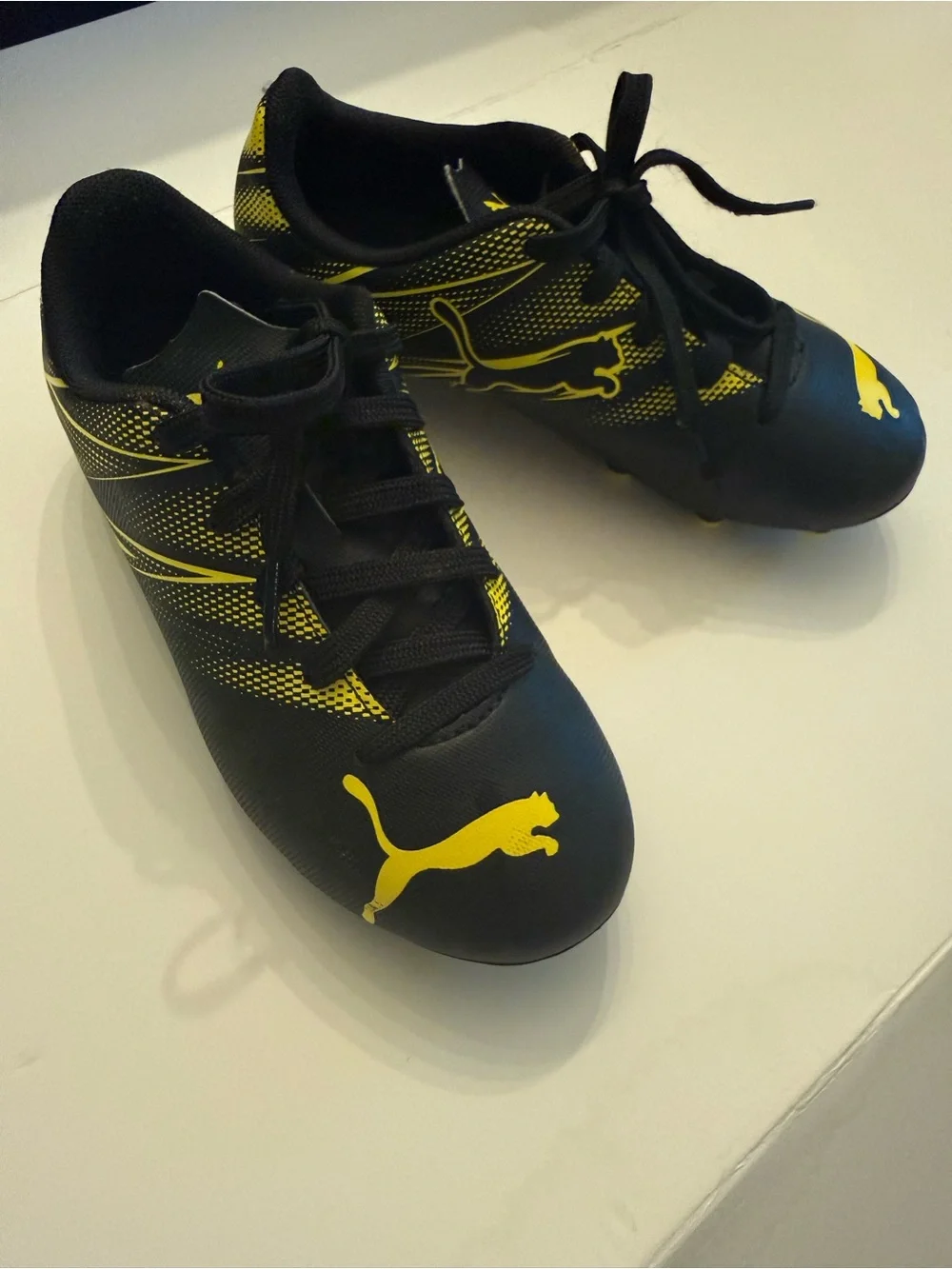 Puma Kids Black and Yellow Soccer Sneakers Size Boys 13